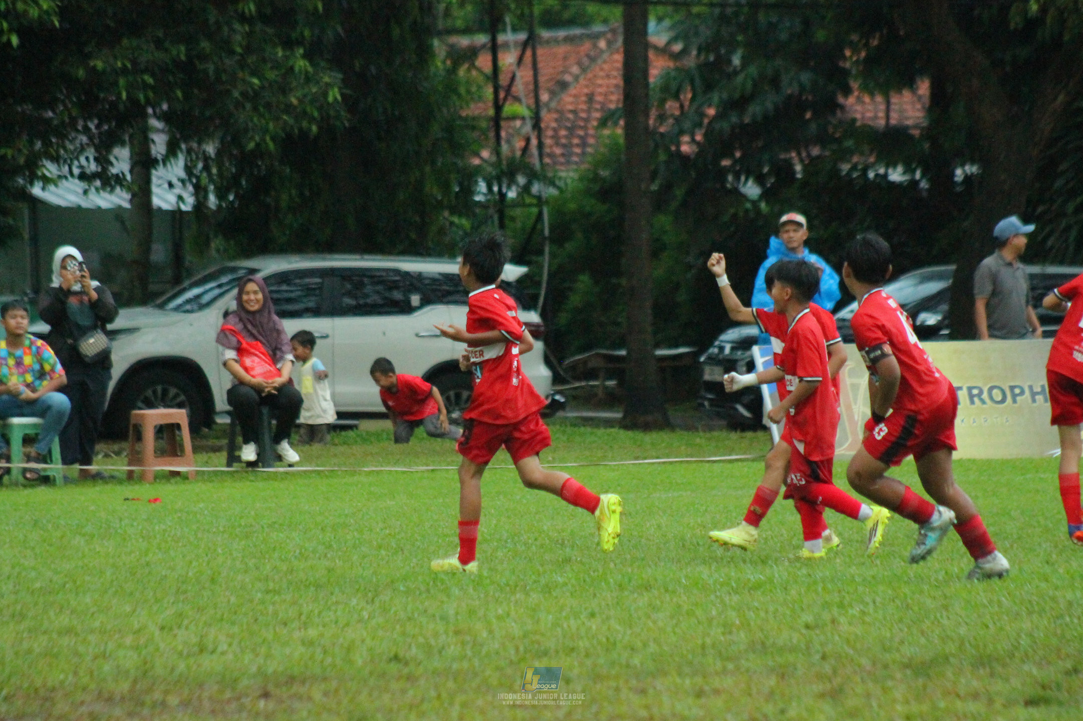 ijl u11 120426 brazillian ss lfa vs kids soccer family