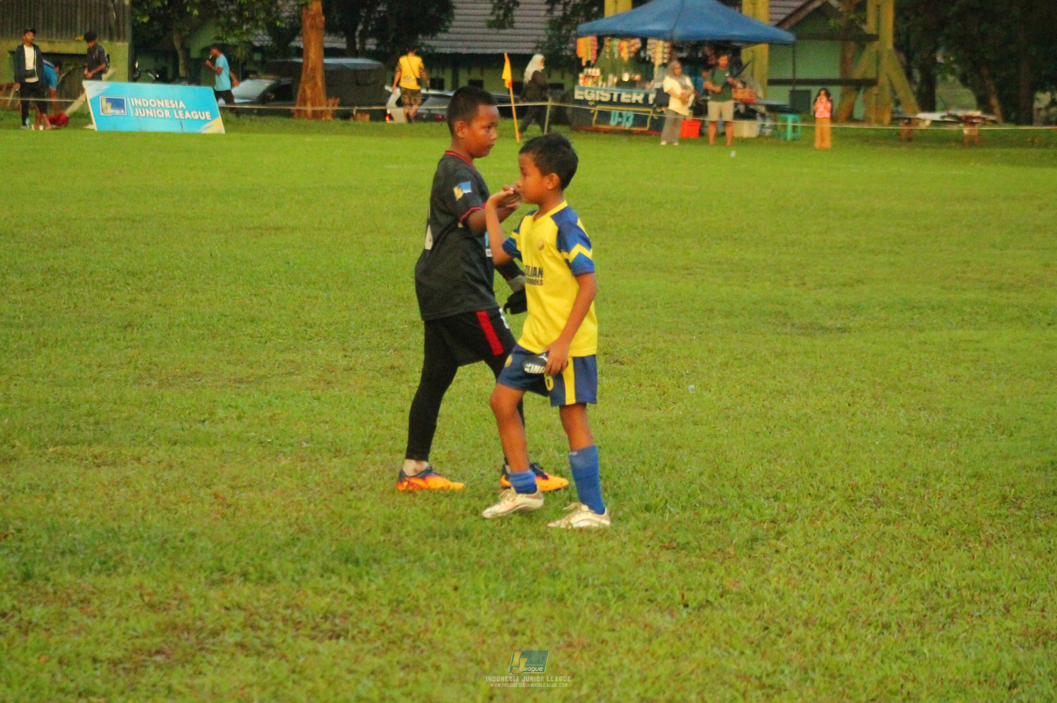 ijl u11 120426 brazillian ss lfa vs kids soccer family