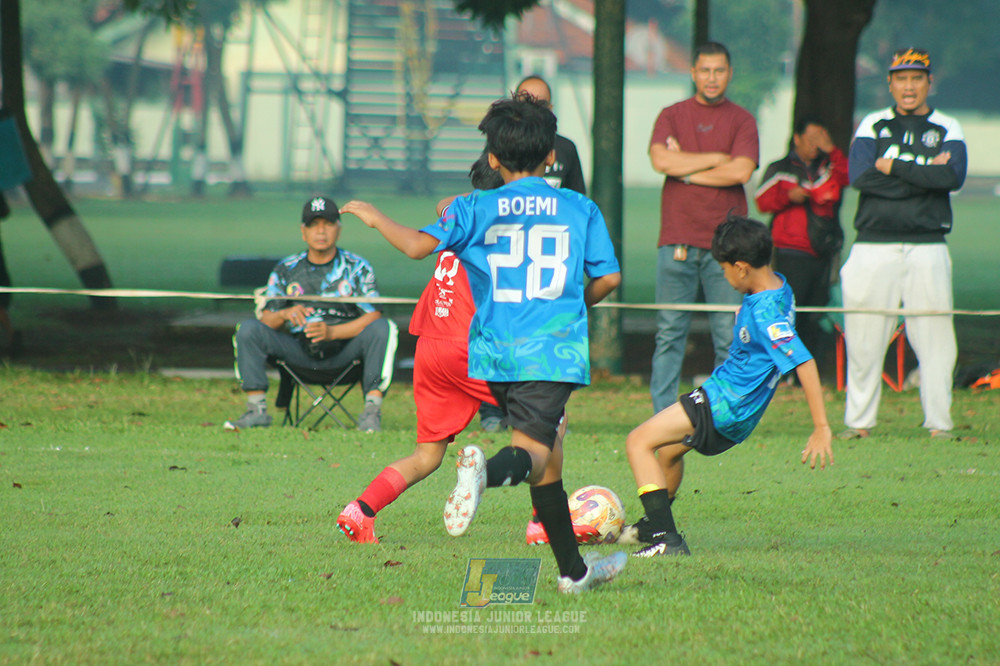 ijl u11 240526 steelford united vs kids soccer family