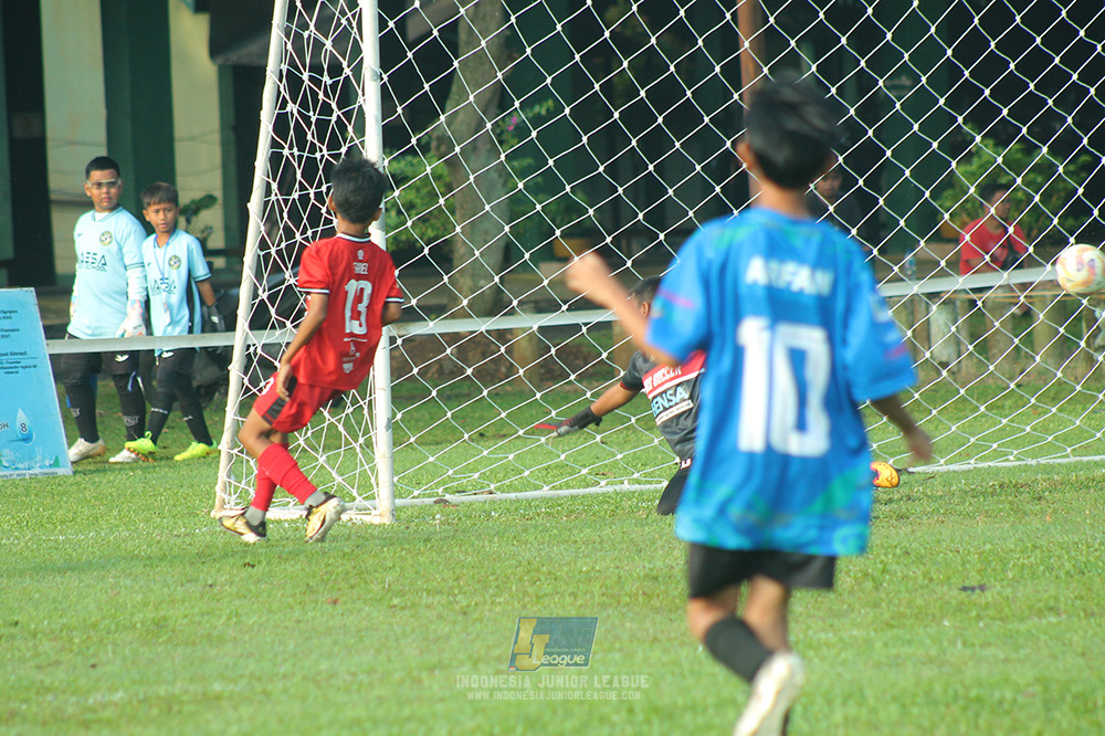 ijl u11 240526 steelford united vs kids soccer family