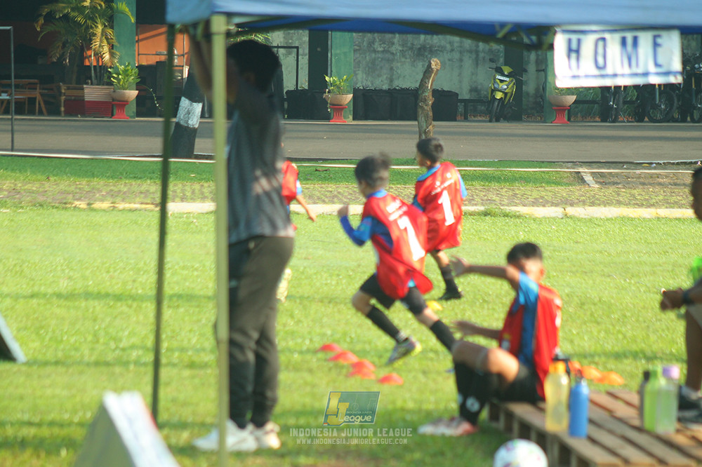 ijl u11 240526 steelford united vs kids soccer family