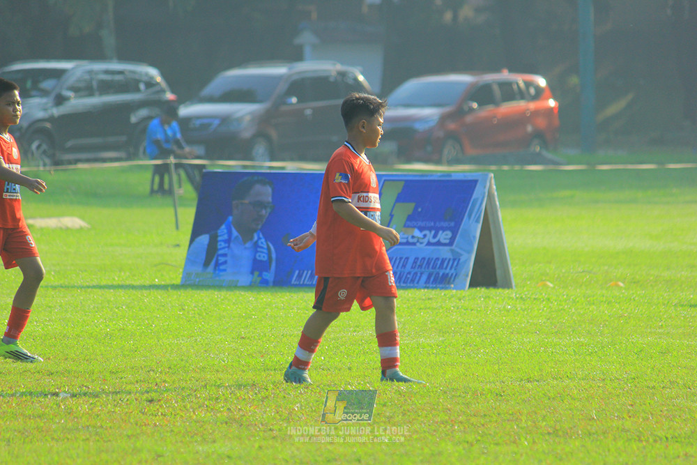 ijl u11 240526 steelford united vs kids soccer family