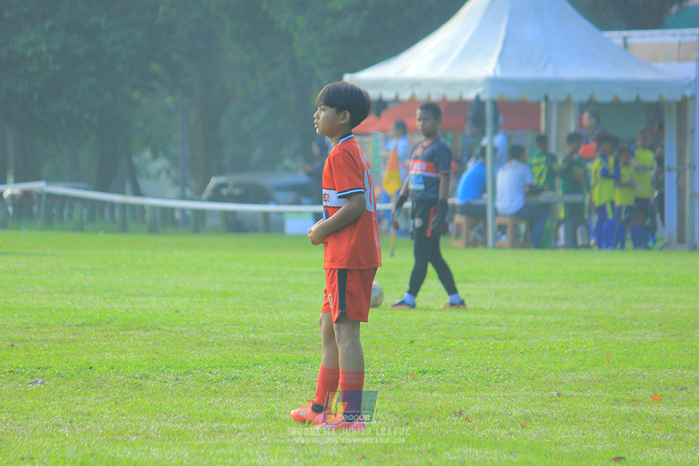 ijl u11 240526 steelford united vs kids soccer family