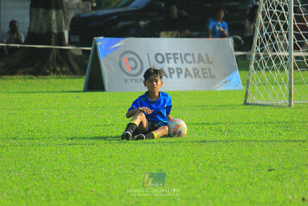 ijl u11 240526 steelford united vs kids soccer family