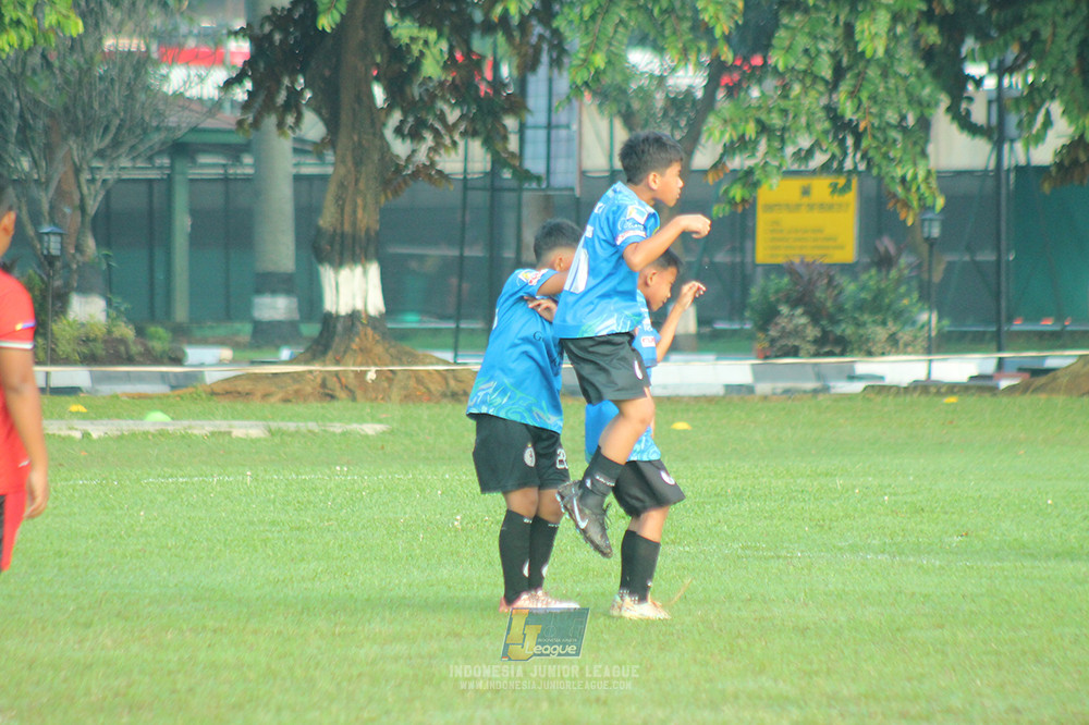 ijl u11 240526 steelford united vs kids soccer family