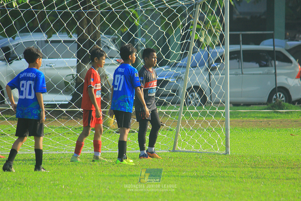 ijl u11 240526 steelford united vs kids soccer family