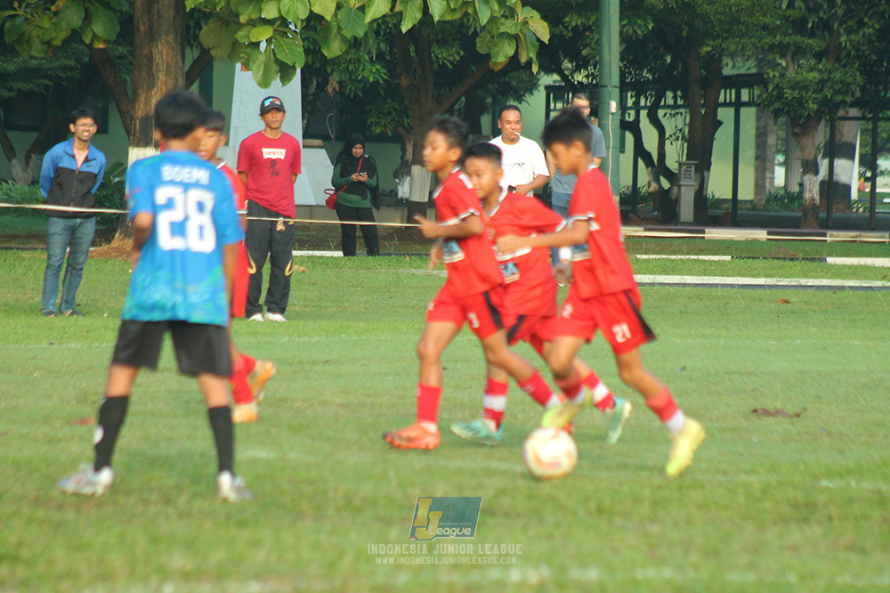 ijl u11 240526 steelford united vs kids soccer family