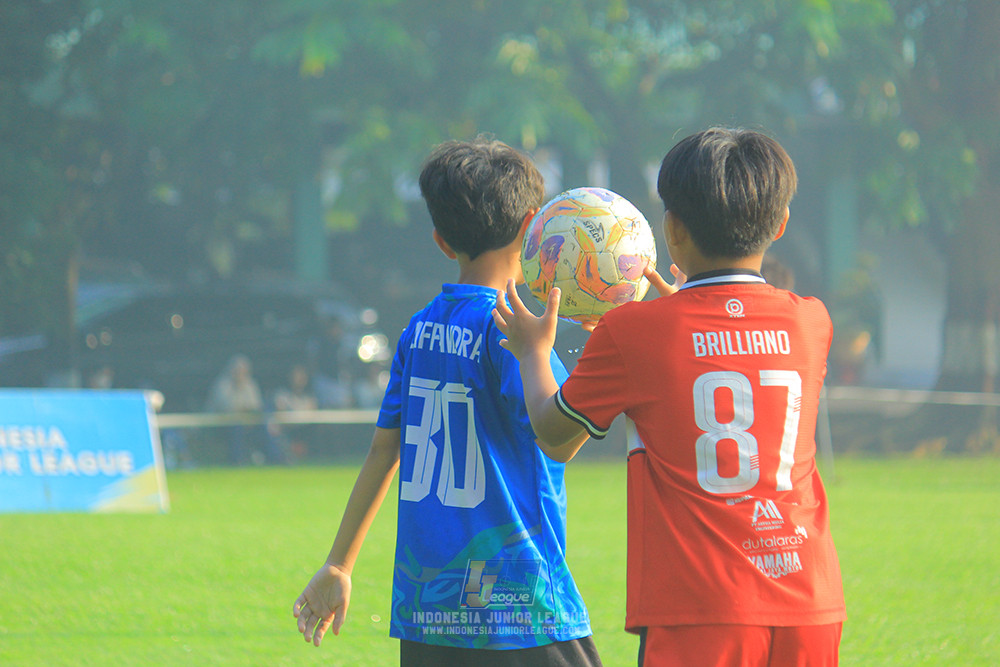 ijl u11 240526 steelford united vs kids soccer family