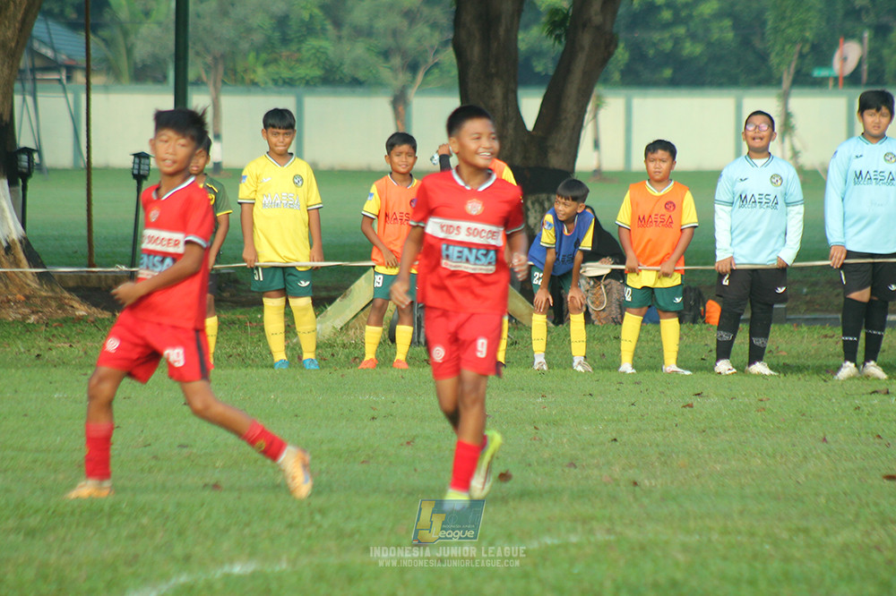 ijl u11 240526 steelford united vs kids soccer family