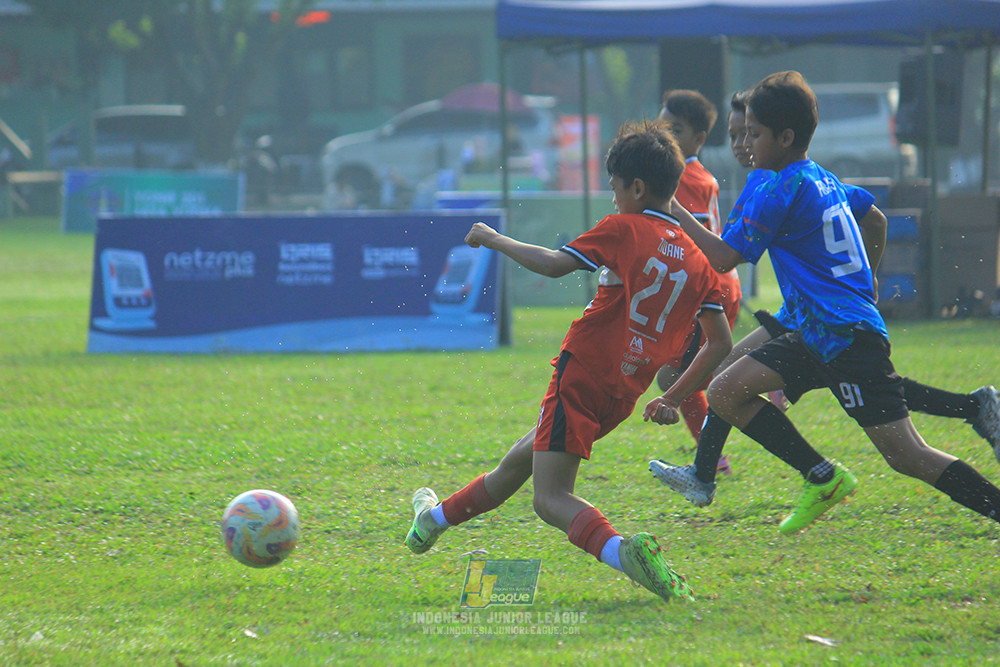 ijl u11 240526 steelford united vs kids soccer family