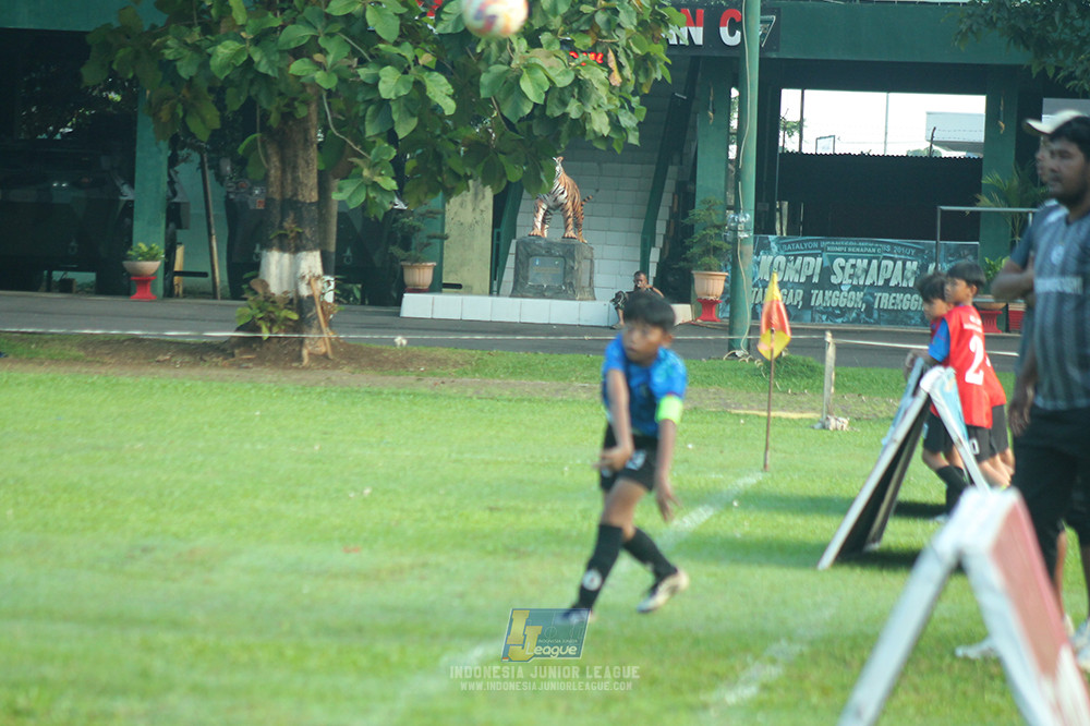 ijl u11 240526 steelford united vs kids soccer family