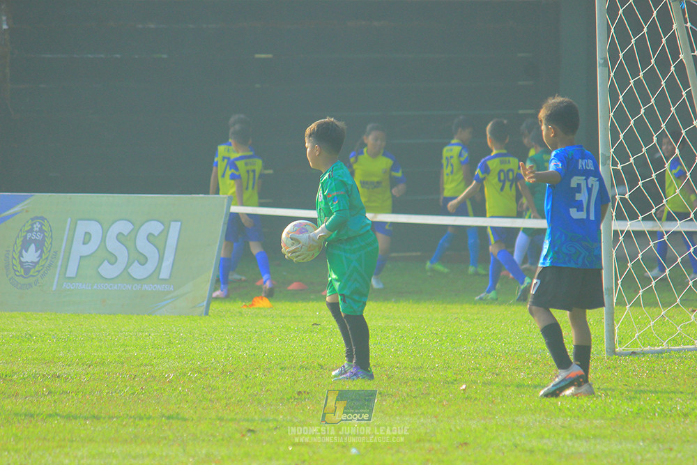ijl u11 240526 steelford united vs kids soccer family
