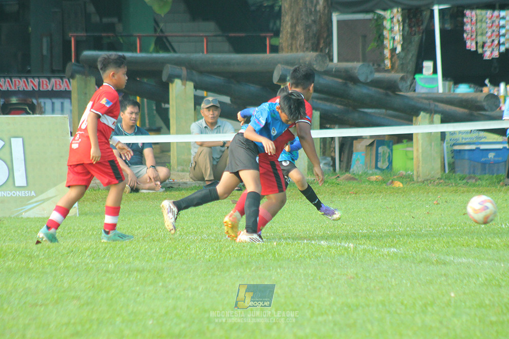 ijl u11 240526 steelford united vs kids soccer family