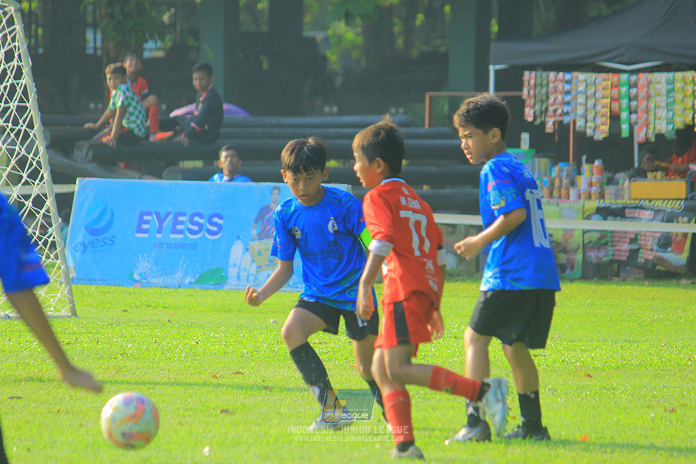 ijl u11 240526 steelford united vs kids soccer family