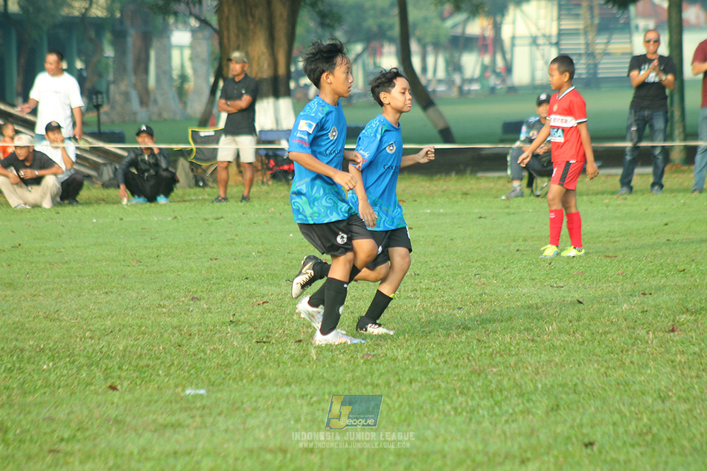 ijl u11 240526 steelford united vs kids soccer family
