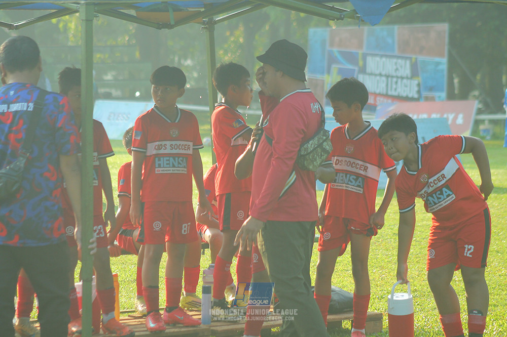 ijl u11 240526 steelford united vs kids soccer family