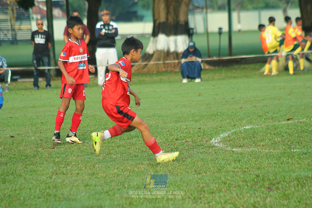 ijl u11 240526 steelford united vs kids soccer family
