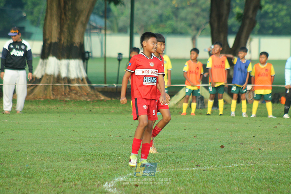 ijl u11 240526 steelford united vs kids soccer family