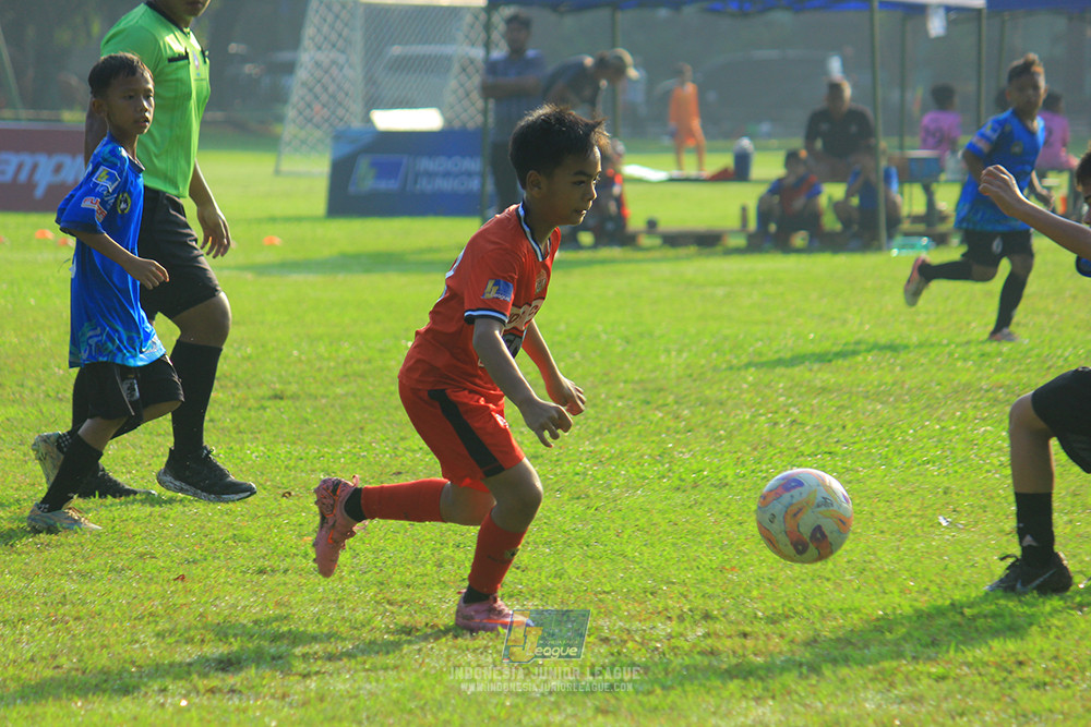ijl u11 240526 steelford united vs kids soccer family