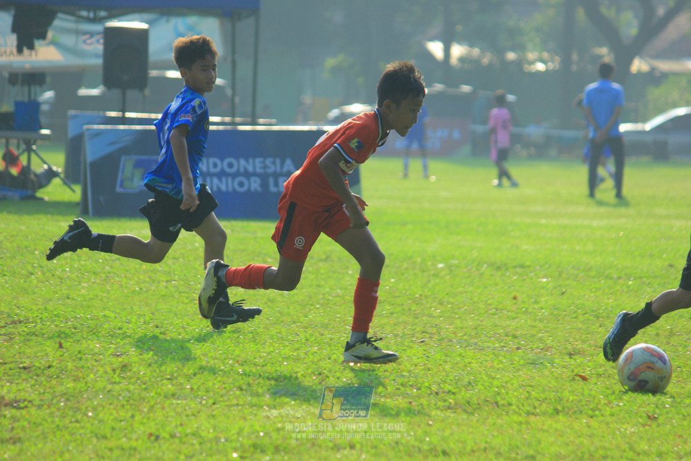 ijl u11 240526 steelford united vs kids soccer family