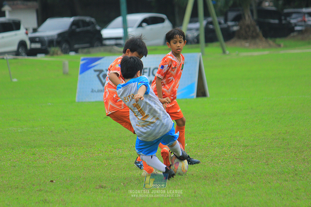 ijl u11 310526 proball football vs soccer future lab