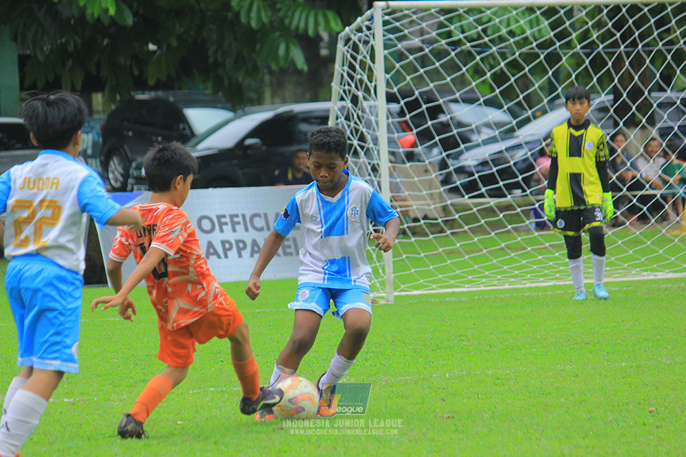 ijl u11 310526 proball football vs soccer future lab