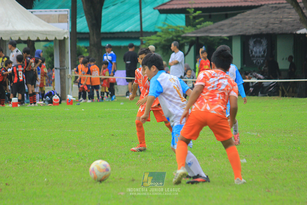 ijl u11 310526 proball football vs soccer future lab
