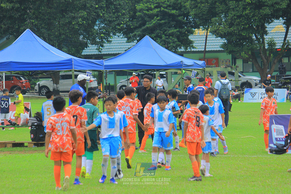 ijl u11 310526 proball football vs soccer future lab