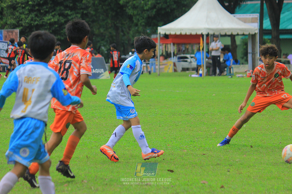 ijl u11 310526 proball football vs soccer future lab