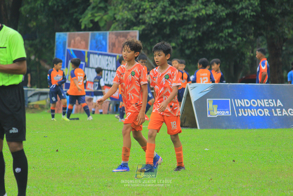 ijl u11 310526 proball football vs soccer future lab