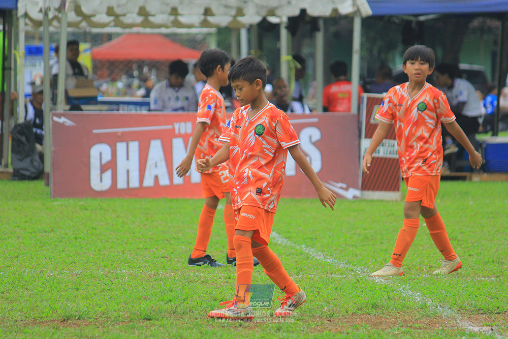 ijl u11 310526 proball football vs soccer future lab
