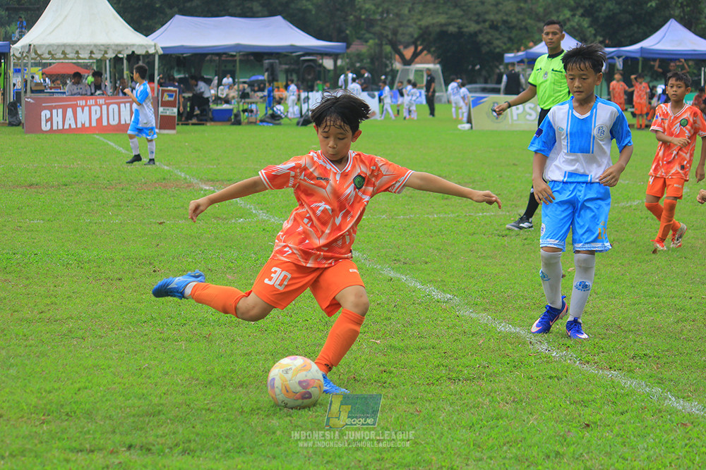 ijl u11 310526 proball football vs soccer future lab