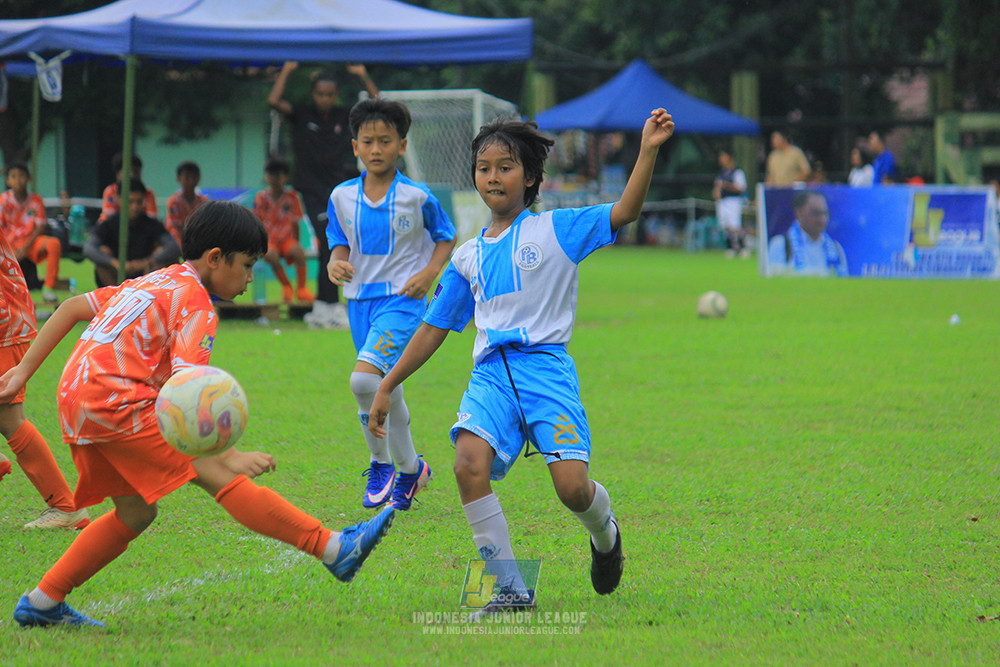 ijl u11 310526 proball football vs soccer future lab