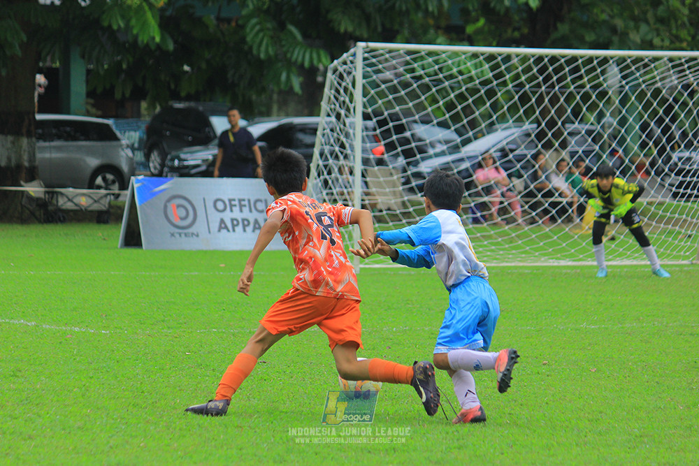 ijl u11 310526 proball football vs soccer future lab