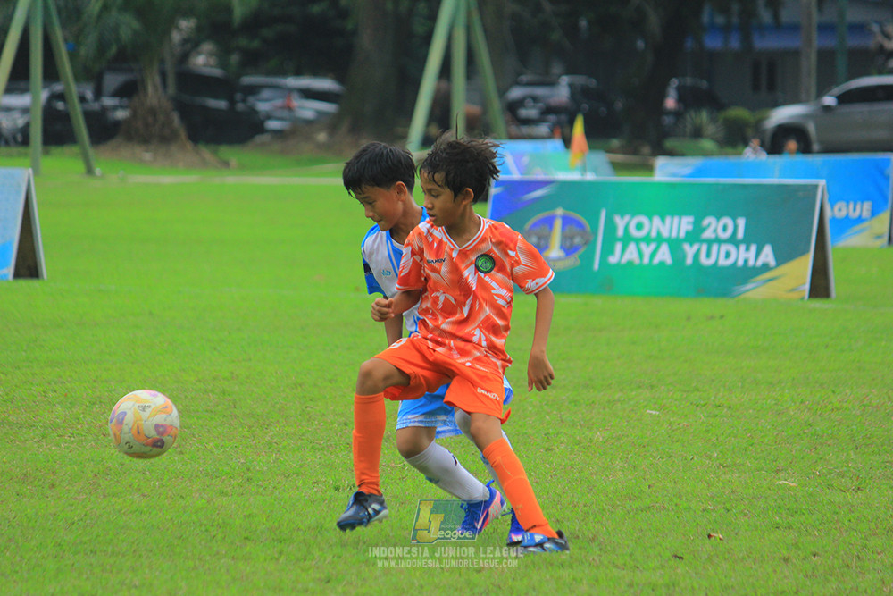 ijl u11 310526 proball football vs soccer future lab