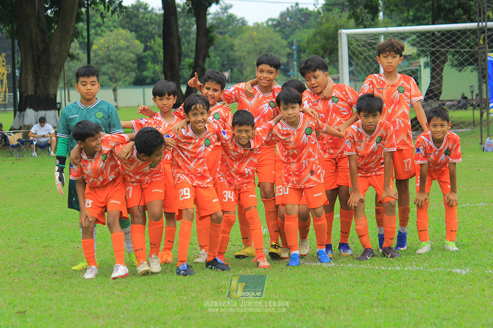 ijl u11 310526 proball football vs soccer future lab
