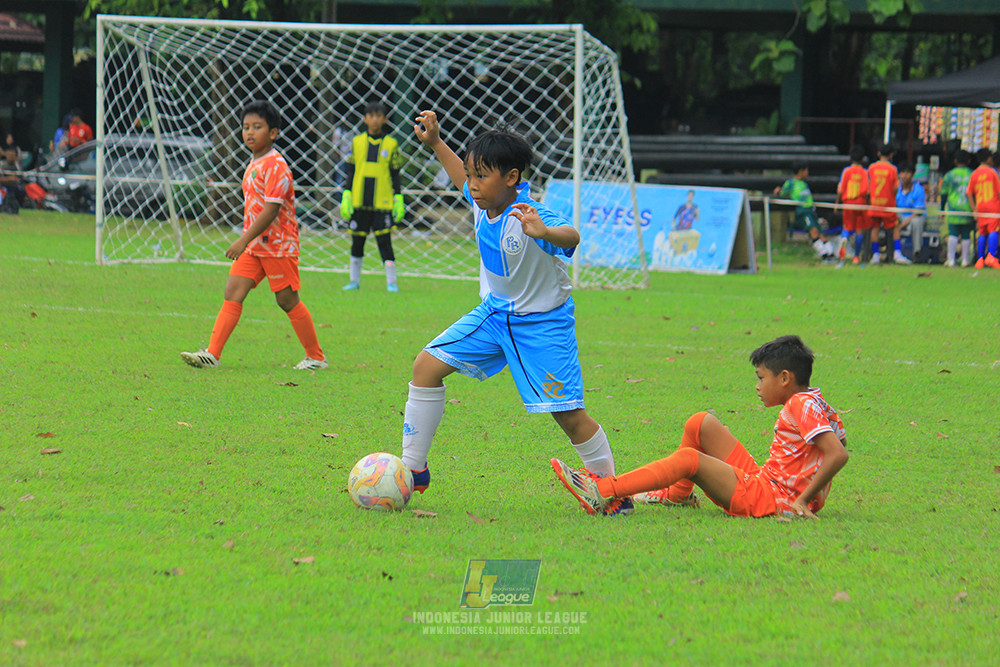 ijl u11 310526 proball football vs soccer future lab