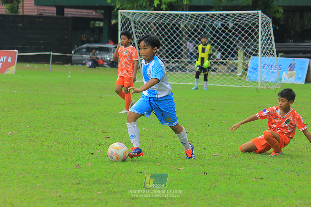 ijl u11 310526 proball football vs soccer future lab