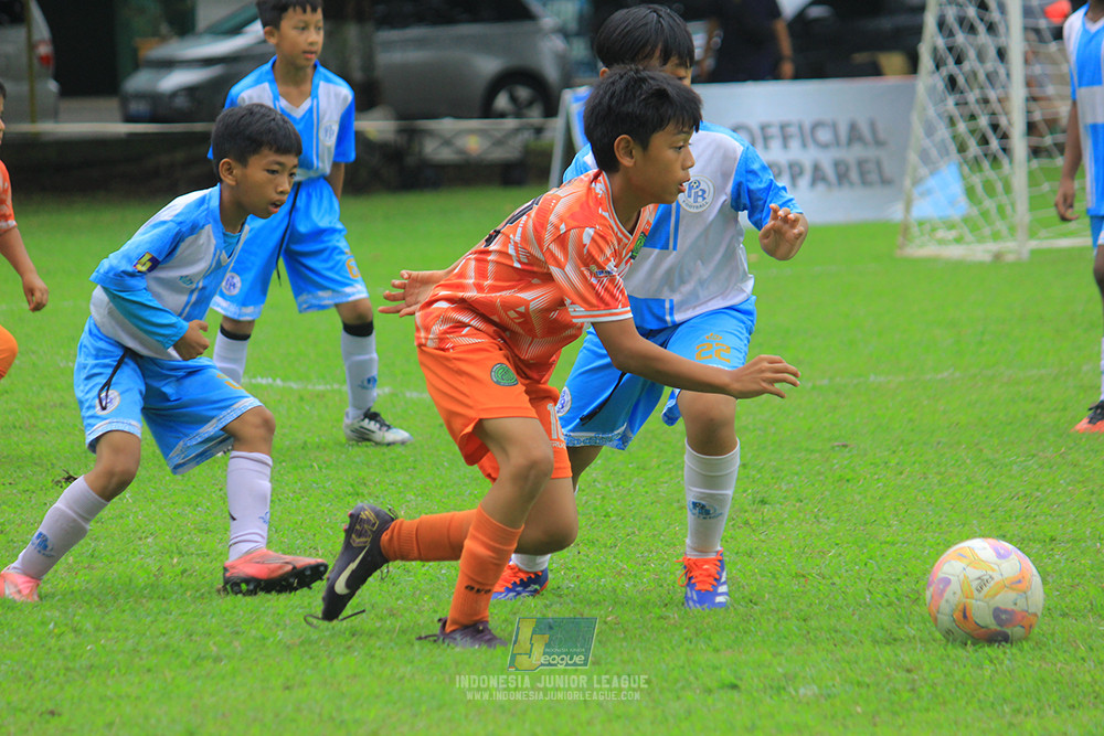 ijl u11 310526 proball football vs soccer future lab