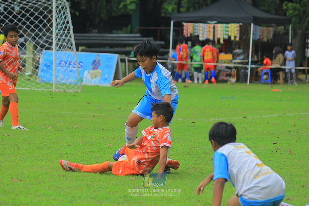 ijl u11 310526 proball football vs soccer future lab