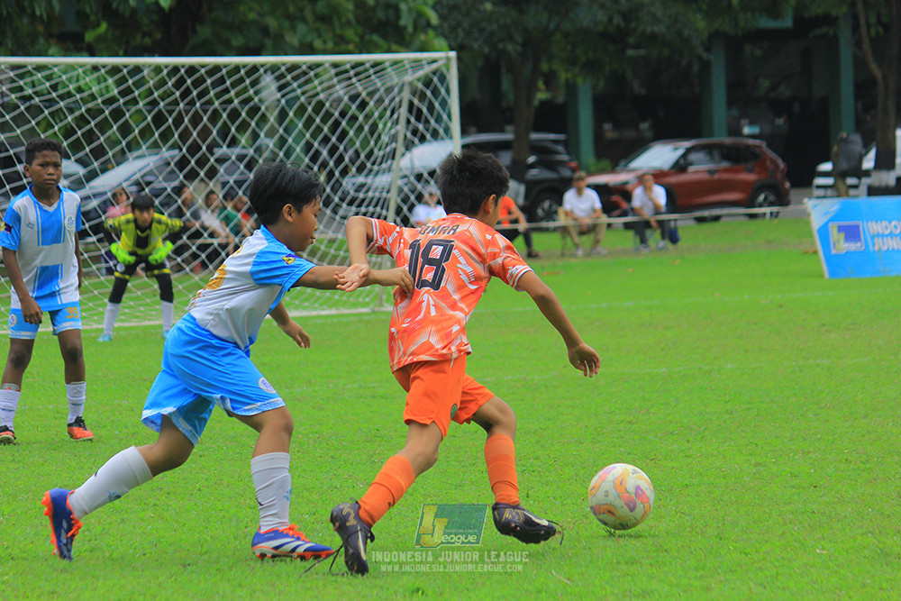 ijl u11 310526 proball football vs soccer future lab