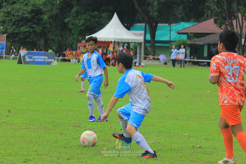 ijl u11 310526 proball football vs soccer future lab