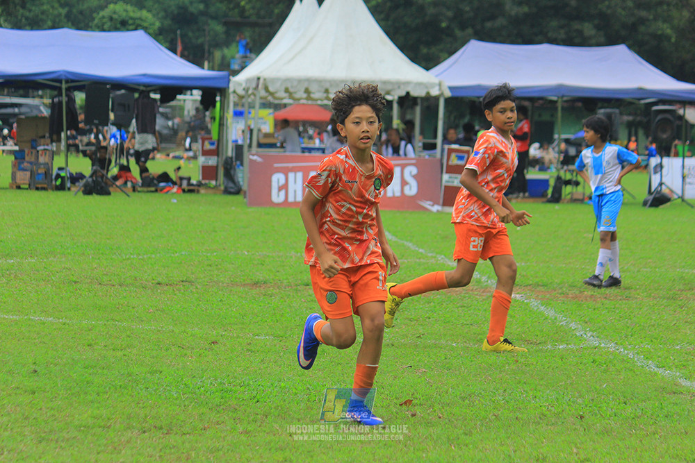 ijl u11 310526 proball football vs soccer future lab