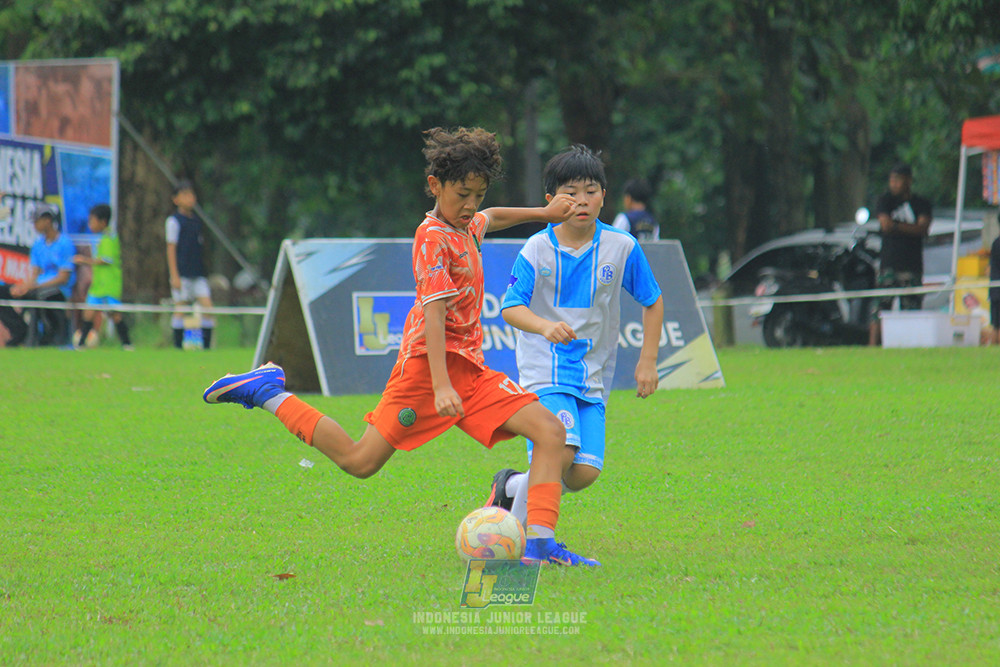 ijl u11 310526 proball football vs soccer future lab