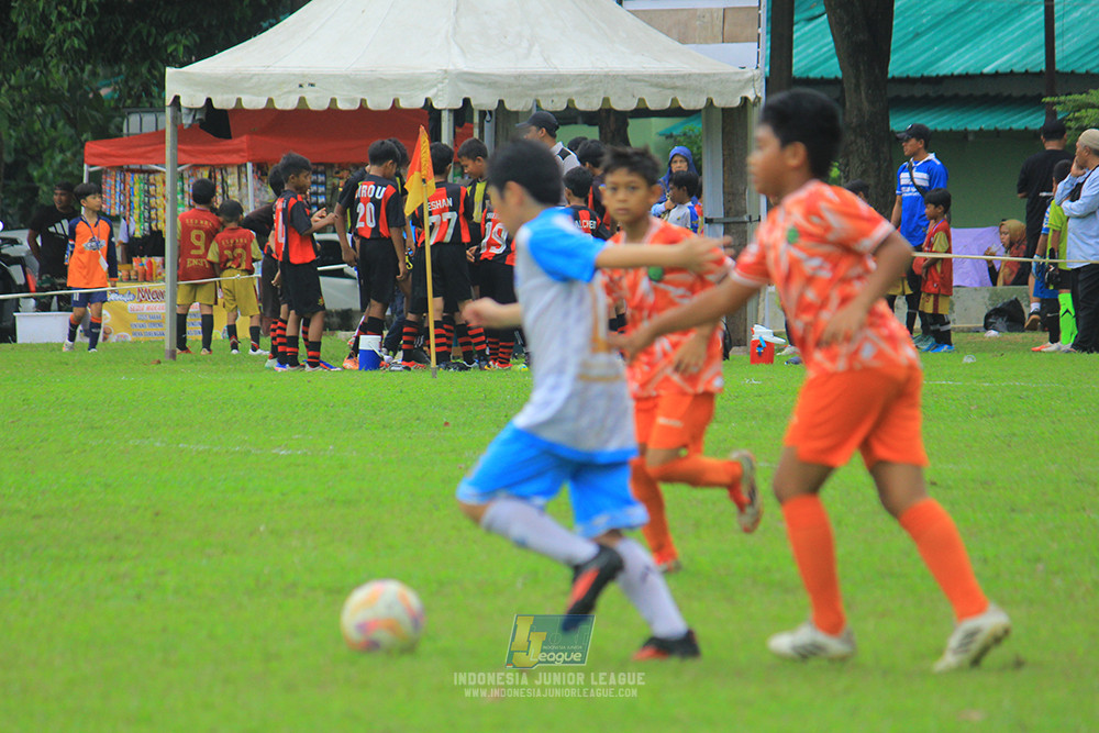 ijl u11 310526 proball football vs soccer future lab