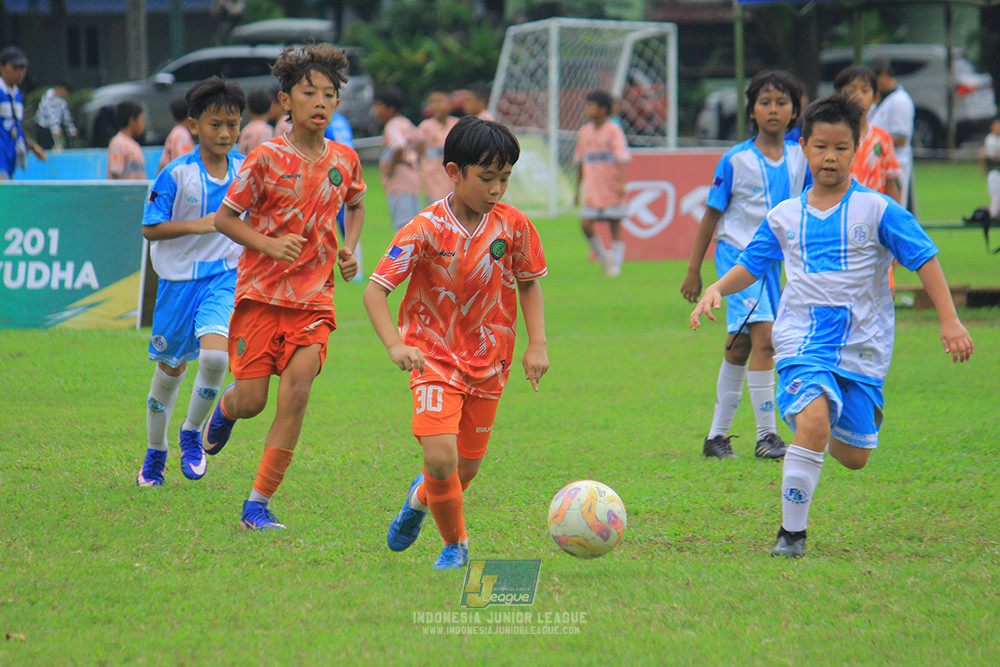 ijl u11 310526 proball football vs soccer future lab
