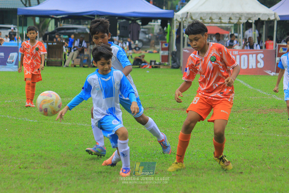 ijl u11 310526 proball football vs soccer future lab