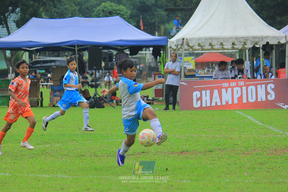 ijl u11 310526 proball football vs soccer future lab