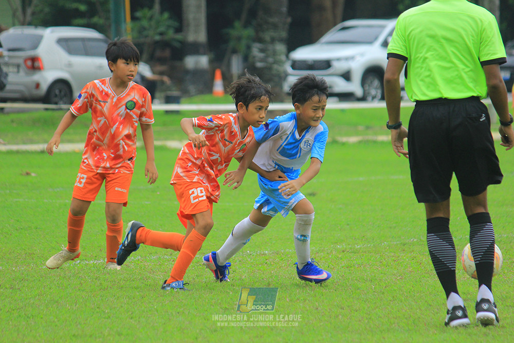 ijl u11 310526 proball football vs soccer future lab