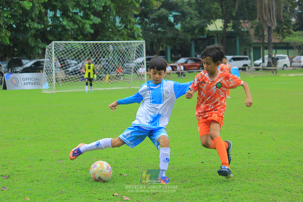 ijl u11 310526 proball football vs soccer future lab